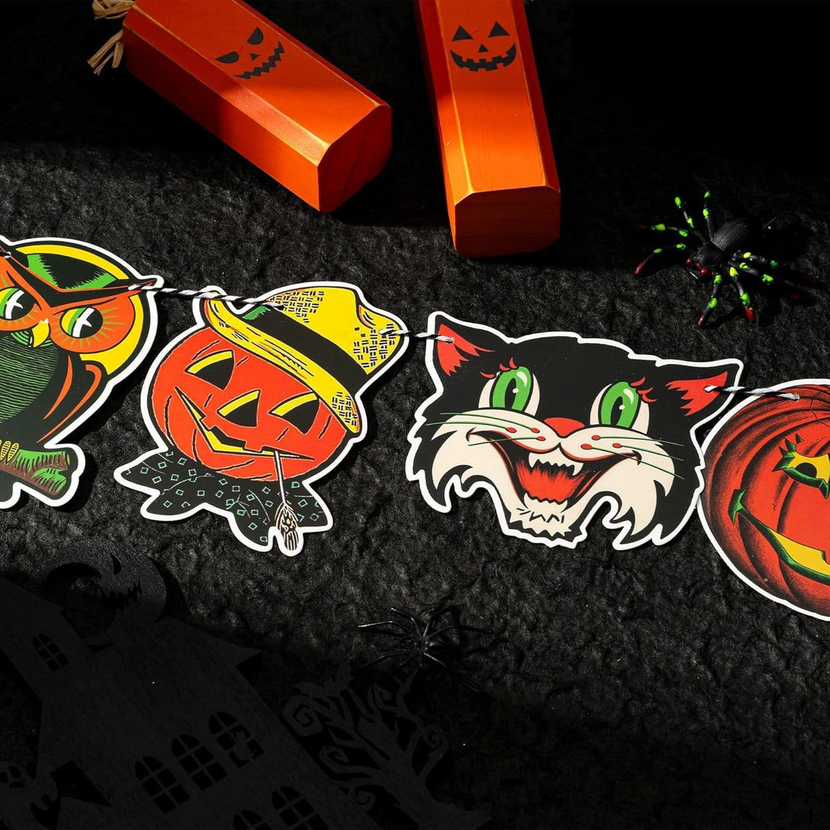 Vintage Halloween Hanging Banner, Retro Halloween Home Decoration | Pre-Strung, Pumpkin Witch Ghost Cat Patterns, Wall Bunting Garland Card Banner, Cartoon Halloween Party Favor, Photo Supplies